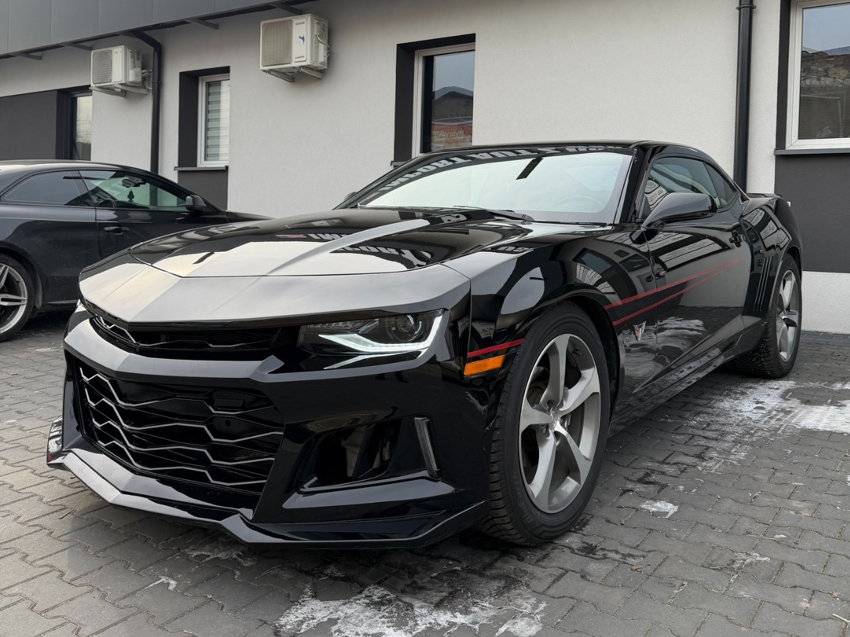 Chevrolet Camaro samochód z USA